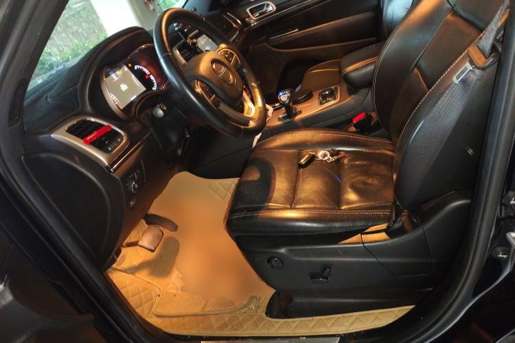 Used Jeep Grand Cherokee 2014 3.6L Elite Navigation Edition Left Front Seat