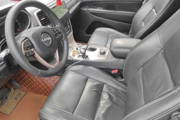 Used Jeep Grand Cherokee 2014 3.6L Elite Navigation Edition Left Front Seat