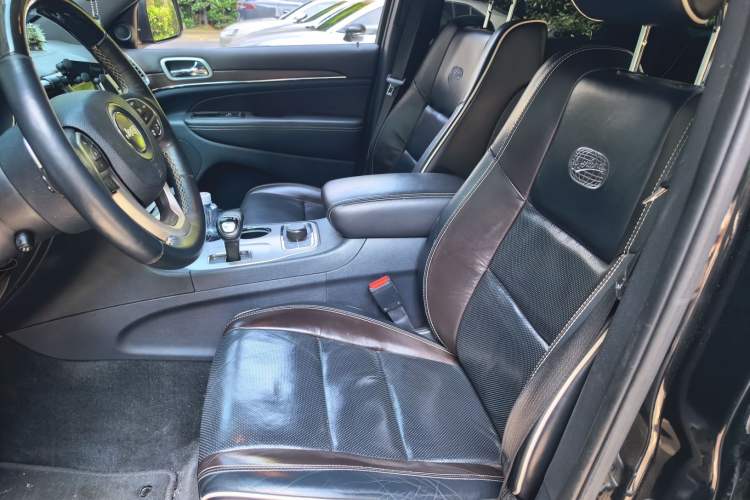 Used Jeep Grand Cherokee 2014 3.6L Elite Navigation Edition Left Front Seat