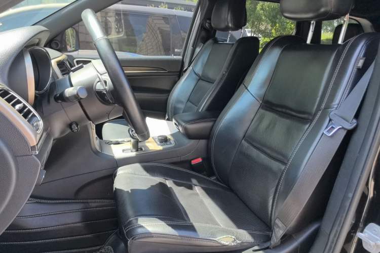 Used Jeep Grand Cherokee 2014 3.6L Elite Navigation Edition Left Front Seat