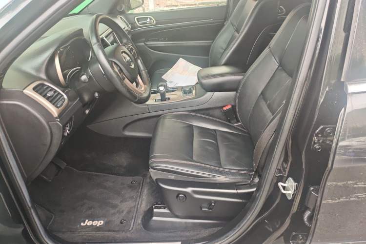 Used Jeep Grand Cherokee 2014 3.0L Comfort Navigation Edition Left Front Seat