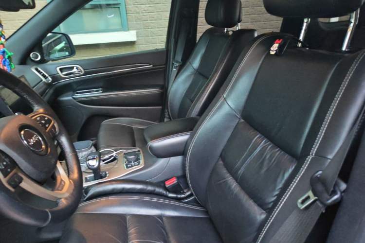 Used Jeep Grand Cherokee 2014 3.0L Comfort Navigation Edition Left Front Seat
