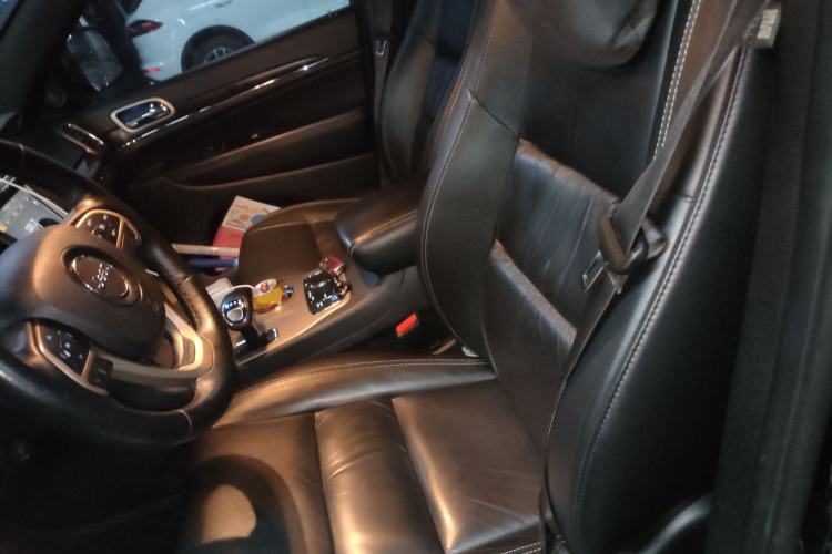 Used Jeep Grand Cherokee 2014 3.0L Comfort Navigation Edition Left Front Seat