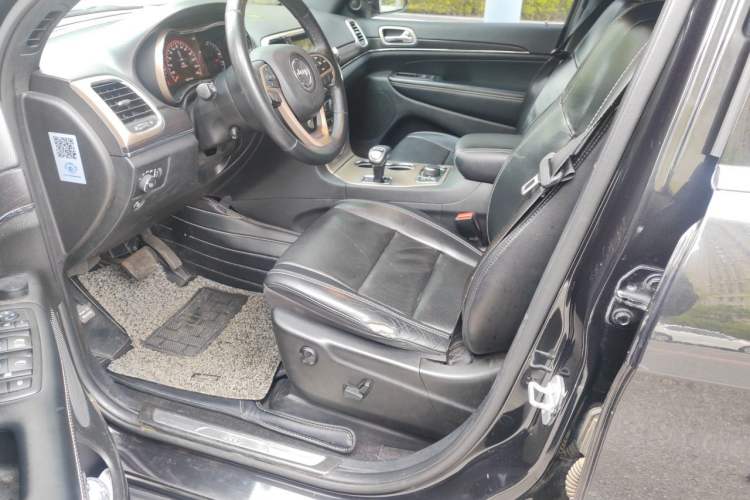 Used Jeep Grand Cherokee 2014 3.6L Elite Navigation Edition Left Front Seat