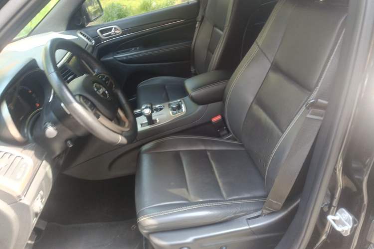 Used Jeep Grand Cherokee 2014 3.6L Elite Navigation Edition Left Front Seat