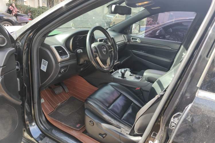 Used Jeep Grand Cherokee 2014 3.6L Elite Navigation Edition Left Front Seat