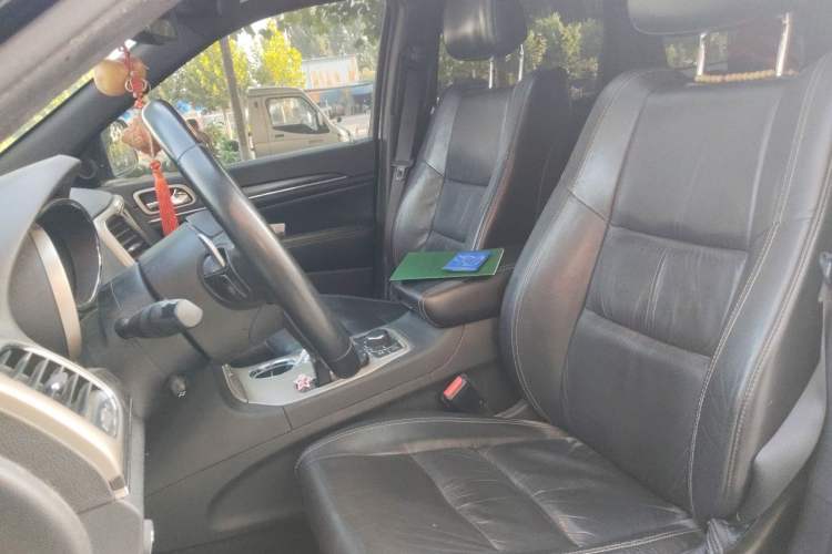 Used Jeep Grand Cherokee 2014 3.0L Comfort Navigation Edition Left Front Seat