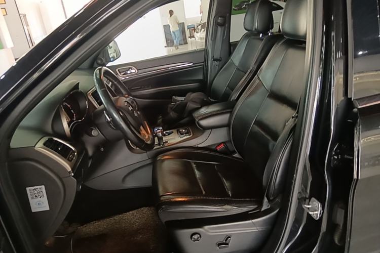 Used Jeep Grand Cherokee 2014 3.6L Elite Navigation Edition Left Front Seat
