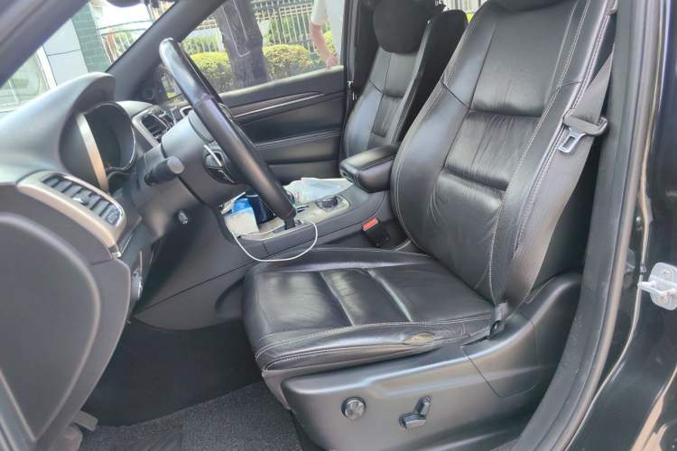 Used Jeep Grand Cherokee 2014 3.0L Comfort Navigation Edition Left Front Seat