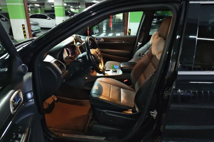 Used Jeep Grand Cherokee 2014 3.6L Elite Navigation Edition Left Front Seat