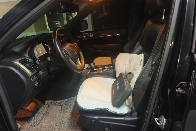 Used Jeep Grand Cherokee 2014 3.6L Elite Navigation Edition Left Front Seat