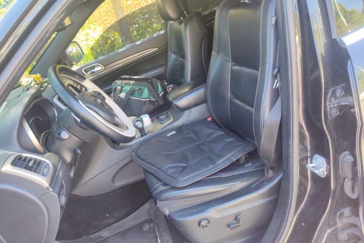 Used Jeep Grand Cherokee 2014 3.0L Comfort Navigation Edition Left Front Seat