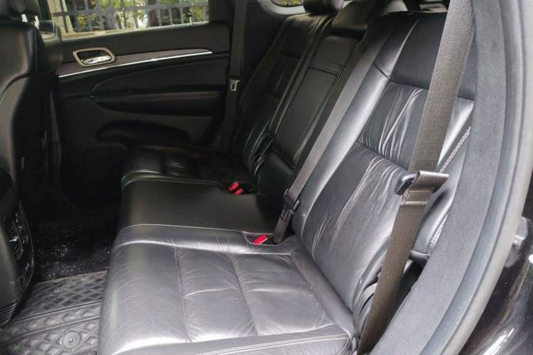 Used Jeep Grand Cherokee 2014 3.0L Comfort Navigation Edition Left Rear Seat