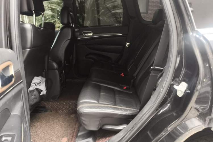 Used Jeep Grand Cherokee 2014 3.0TD Diesel Comfort Navigation Version Left Rear Seat