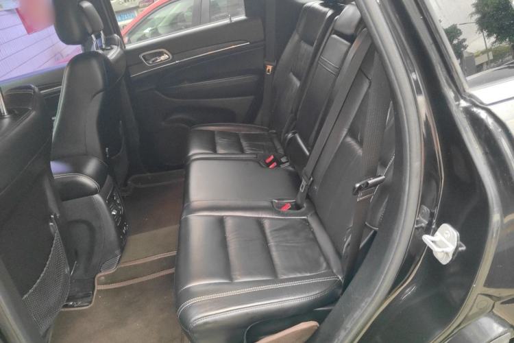 Used Jeep Grand Cherokee 2014 3.0L Comfort Navigation Edition Left Rear Seat