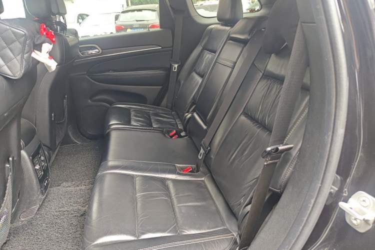 Used Jeep Grand Cherokee 2014 3.0L Comfort Navigation Edition Left Rear Seat