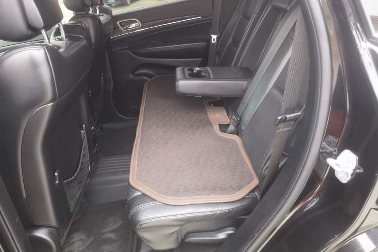 Used Jeep Grand Cherokee 2014 3.6L Elite Navigation Edition Left Rear Seat