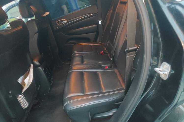 Used Jeep Grand Cherokee 2014 3.6L Elite Navigation Edition Left Rear Seat
