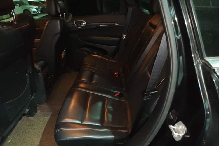 Used Jeep Grand Cherokee 2014 3.6L Elite Navigation Edition Left Rear Seat