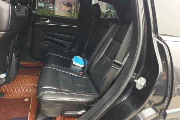 Used Jeep Grand Cherokee 2014 3.0TD Diesel Comfort Navigation Version Left Rear Seat
