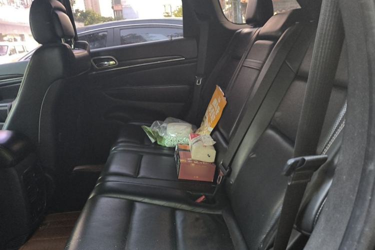 Used Jeep Grand Cherokee 2014 3.6L Elite Navigation Edition Left Rear Seat