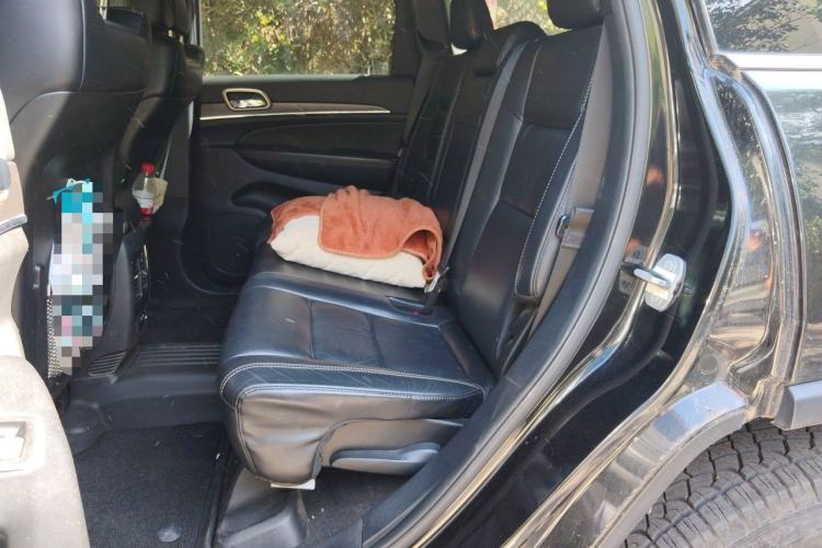 Used Jeep Grand Cherokee 2014 3.0L Comfort Navigation Edition Left Rear Seat