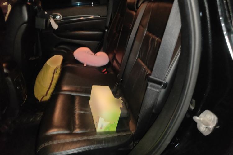 Used Jeep Grand Cherokee 2014 3.0L Comfort Navigation Edition Left Rear Seat