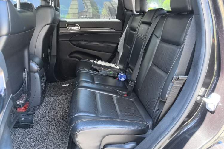 Used Jeep Grand Cherokee 2014 3.6L Elite Navigation Edition Left Rear Seat