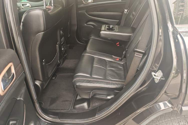 Used Jeep Grand Cherokee 2014 3.0L Comfort Navigation Edition Left Rear Seat