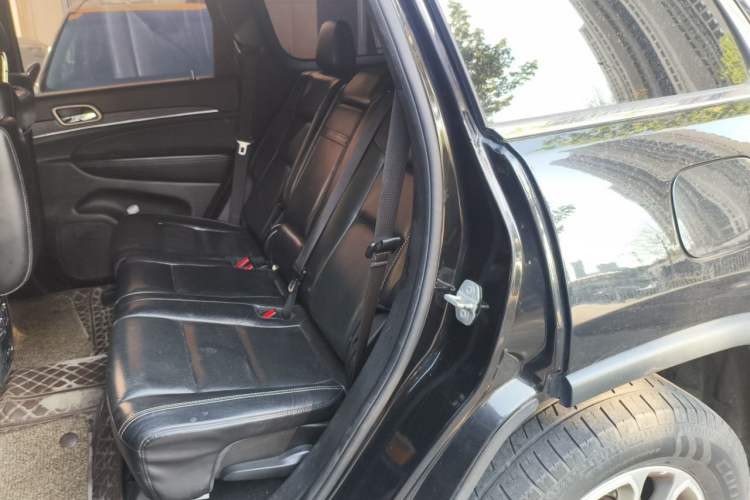 Used Jeep Grand Cherokee 2014 3.6L Elite Navigation Edition Left Rear Seat