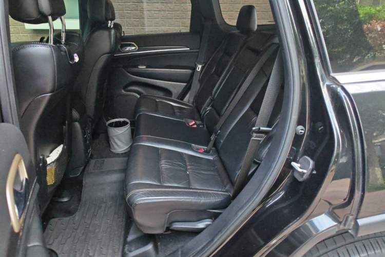 Used Jeep Grand Cherokee 2014 3.0L Comfort Navigation Edition Left Rear Seat