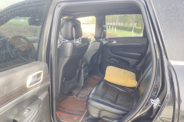Used Jeep Grand Cherokee 2014 3.0TD Diesel Comfort Navigation Version Left Rear Seat