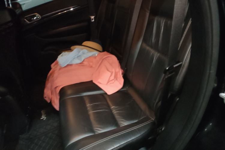 Used Jeep Grand Cherokee 2014 3.0L Comfort Navigation Edition Left Rear Seat