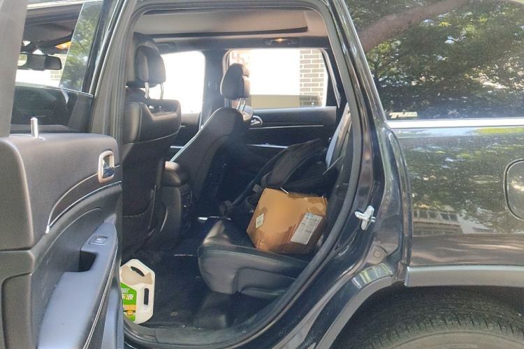 Used Jeep Grand Cherokee 2014 3.0TD Diesel Comfort Navigation Version Left Rear Seat
