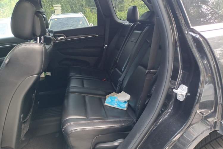 Used Jeep Grand Cherokee 2014 3.6L Elite Navigation Edition Left Rear Seat