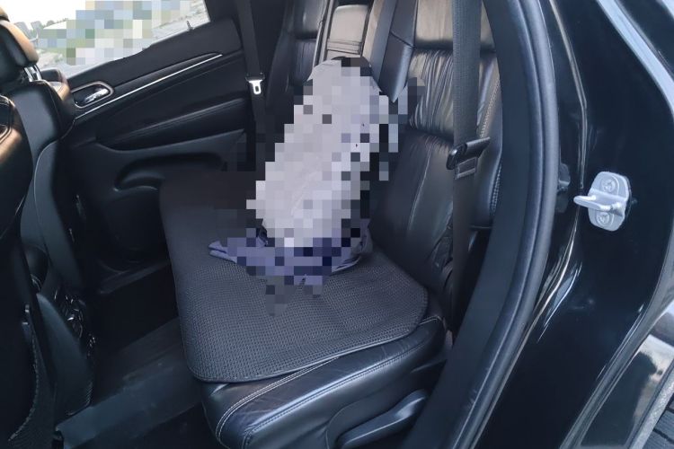 Used Jeep Grand Cherokee 2014 3.0L Comfort Navigation Edition Left Rear Seat