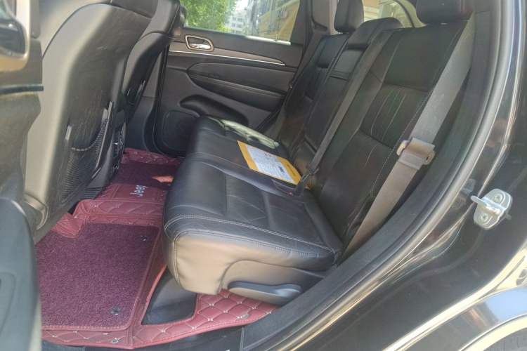 Used Jeep Grand Cherokee 2014 3.0L Comfort Navigation Edition Left Rear Seat