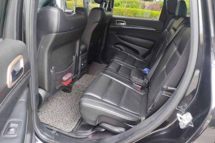 Used Jeep Grand Cherokee 2014 3.6L Elite Navigation Edition Left Rear Seat