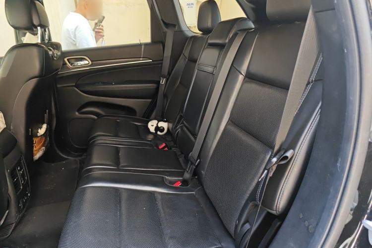 Used Jeep Grand Cherokee 2014 3.6L Elite Navigation Edition Left Rear Seat
