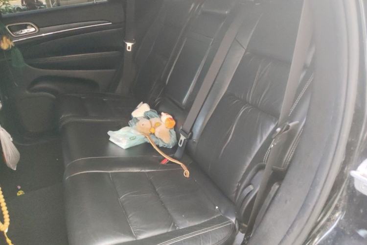 Used Jeep Grand Cherokee 2014 3.0L Comfort Navigation Edition Left Rear Seat