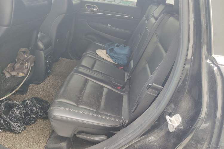 Used Jeep Grand Cherokee 2014 3.6L Elite Navigation Edition Left Rear Seat