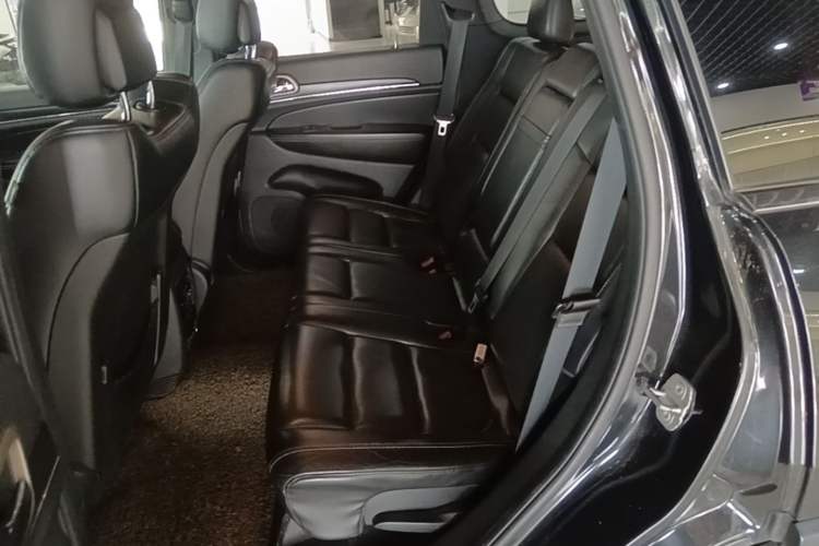 Used Jeep Grand Cherokee 2014 3.6L Elite Navigation Edition Left Rear Seat