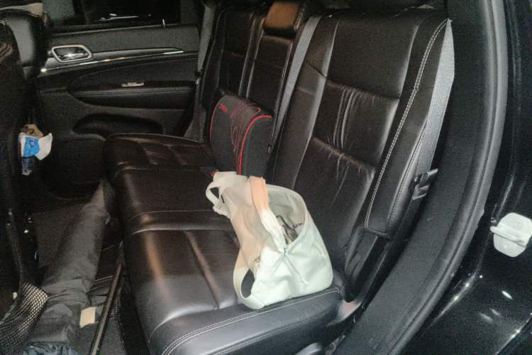 Used Jeep Grand Cherokee 2014 3.0TD Diesel Comfort Navigation Version Left Rear Seat