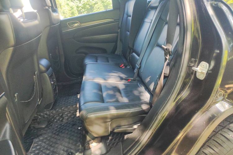 Used Jeep Grand Cherokee 2014 3.0TD Diesel Comfort Navigation Version Left Rear Seat