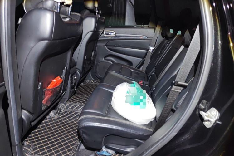 Used Jeep Grand Cherokee 2014 3.0L Comfort Navigation Edition Left Rear Seat