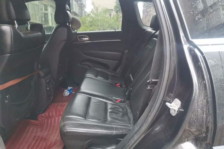 Used Jeep Grand Cherokee 2014 3.0L Comfort Navigation Edition Left Rear Seat
