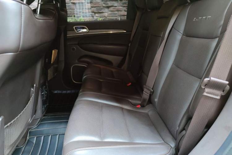 Used Jeep Grand Cherokee 2014 5.7L Flagship Prestige Edition Left Rear Seat