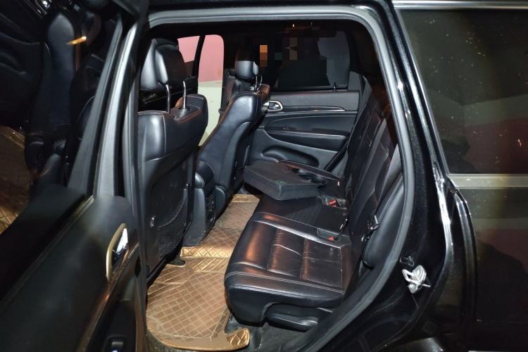 Used Jeep Grand Cherokee 2014 3.0L Comfort Navigation Edition Left Rear Seat