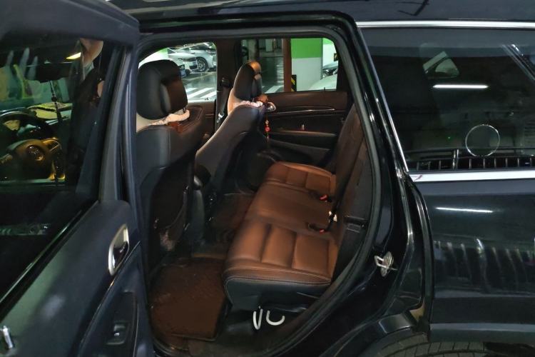 Used Jeep Grand Cherokee 2014 3.6L Elite Navigation Edition Left Rear Seat