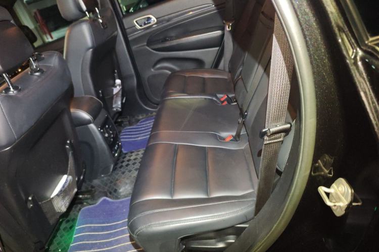 Used Jeep Grand Cherokee 2014 3.0L Comfort Navigation Edition Left Rear Seat